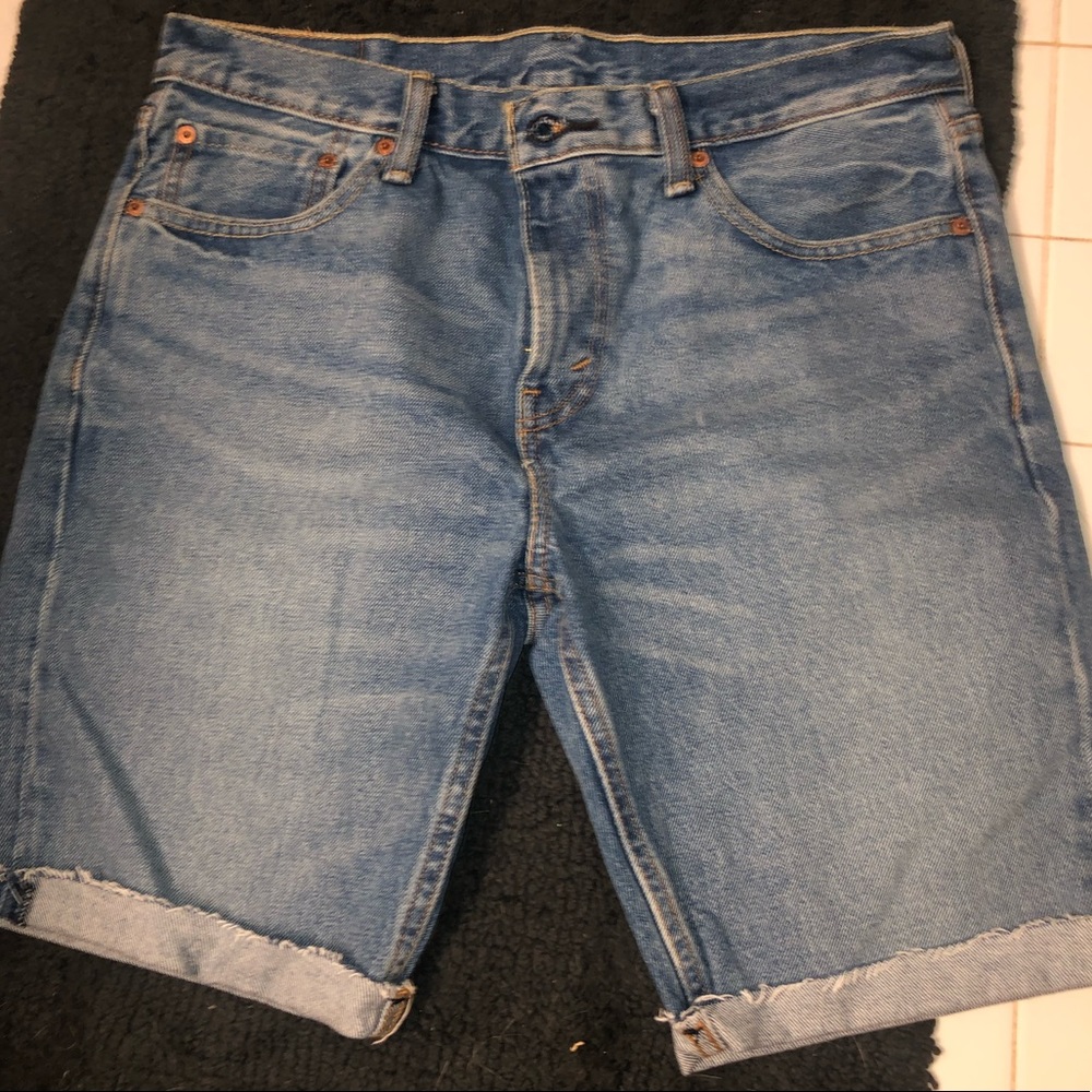 LEVI Jean Shorts Men 33 LIKE NEW